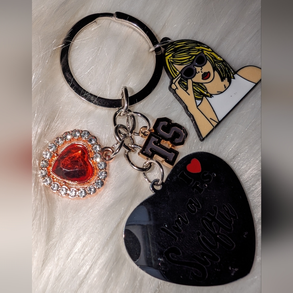 🆕 Adorable Taylor Swift Keychain - Picture 3 of 5
